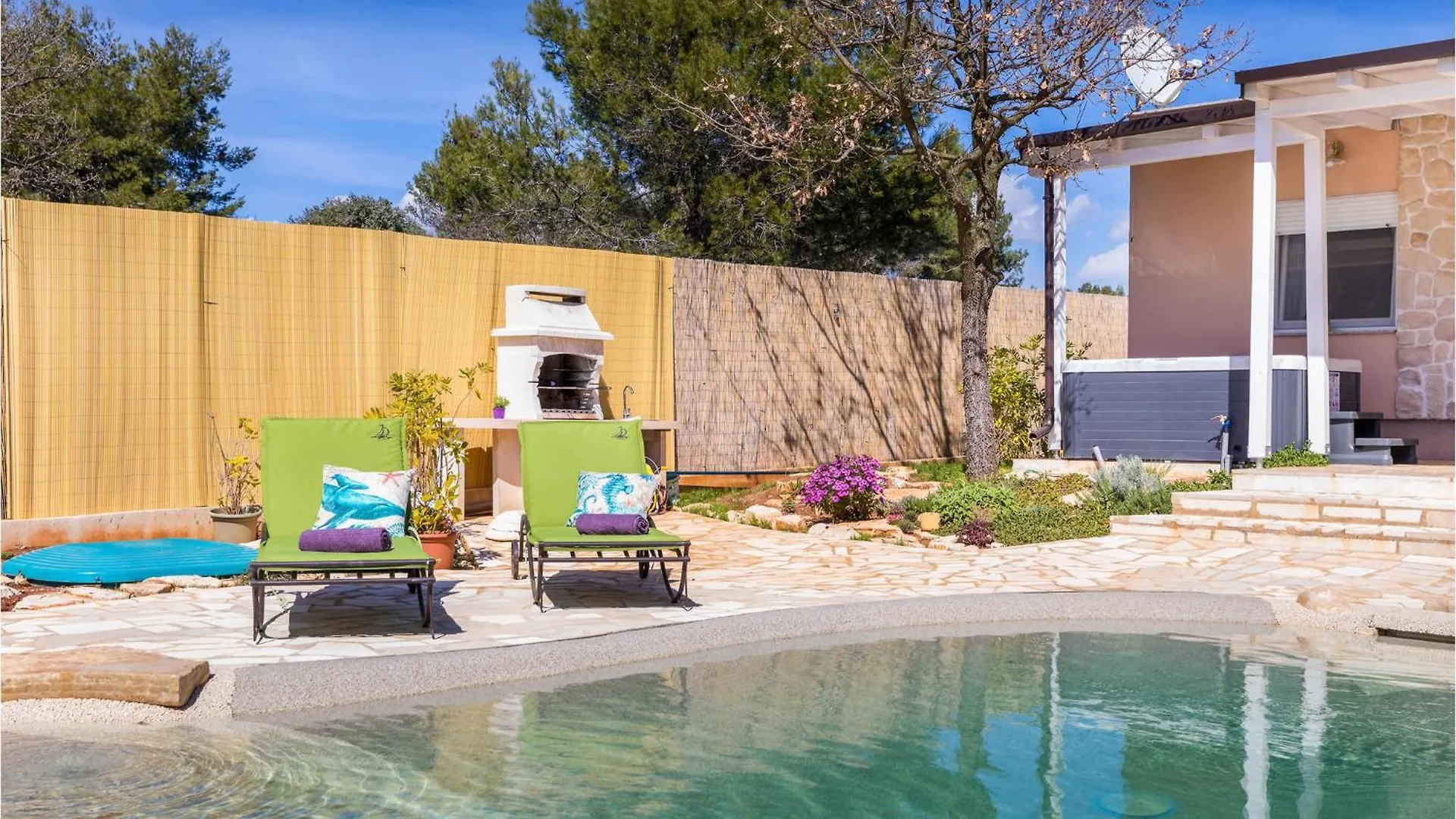 Awesome Home In Peroj With Jacuzzi Holiday home